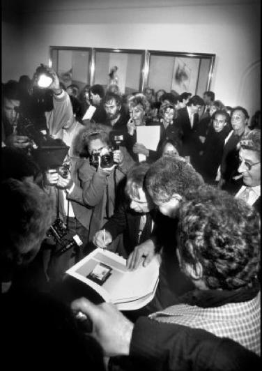 Francis Bacon at the opening of his Galerie Lelong exhibition in 1987 Photo and © Michel Nguyen MB Art Collection