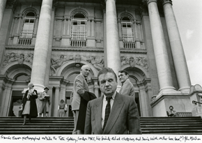 Francis Bacon outside the Tate Gallery, London 1985, with his friends Denis Wirth-Miller and Richard Chopping. Photo and © John Minihan. MB Art Collection.