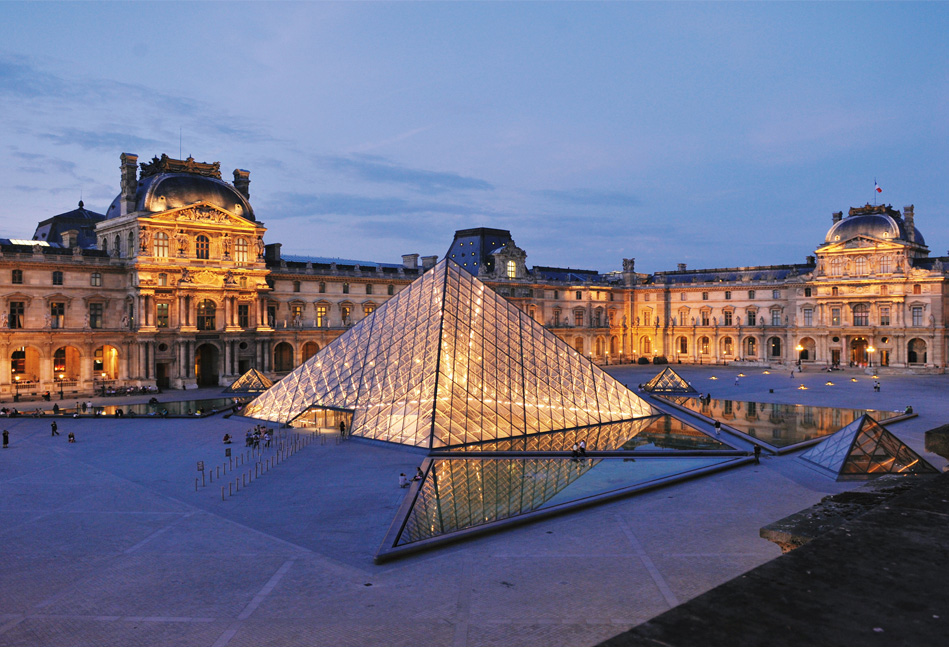 Cour Napoléon et Pyramide © Pyramide du Louvre