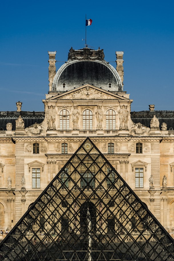 A patronage in favour of the Musée du Louvre