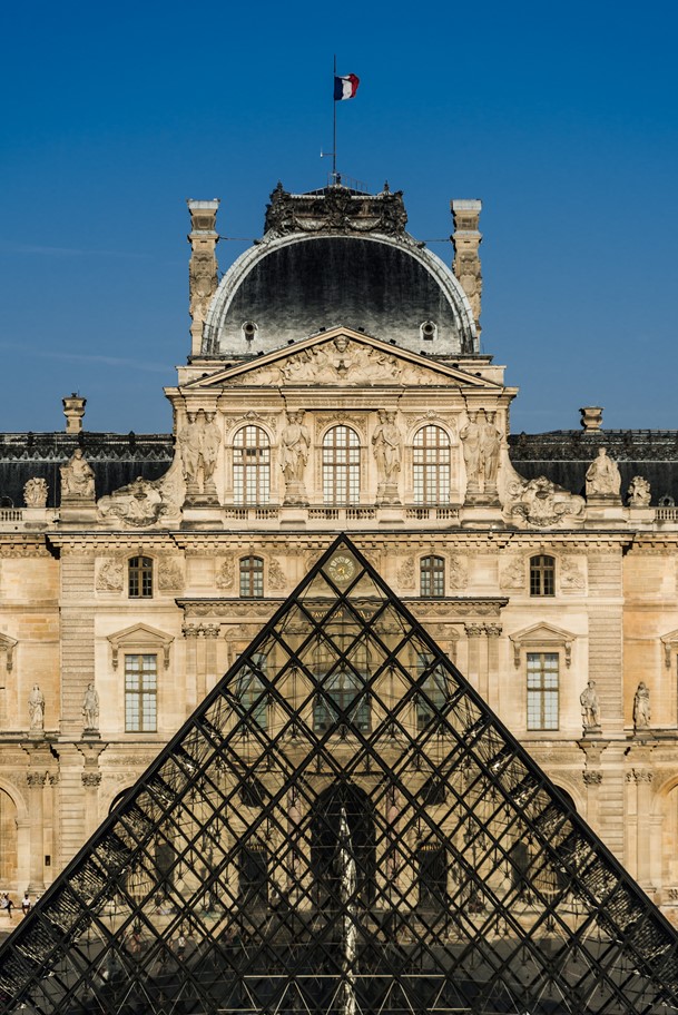 Cour Napoléon © 2012 Pyramide du Louvre, arch. I. M. Pei, Musée du Louvre/Olivier Ouadah