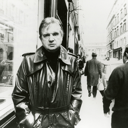 Francis Bacon, rue des Beaux-Arts in Paris (1977) Photo and © John Minihan MB Art Collection