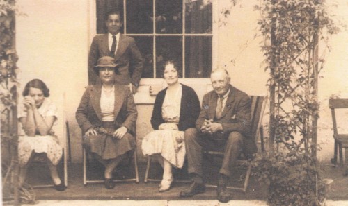 Francis Bacon, Personnages dans un jardin, vers 1935, huile, tempera et cire sur toile, Tate, Londres