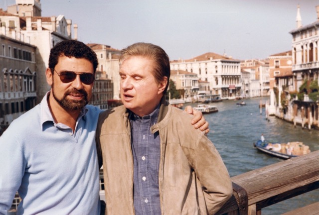 Francis Bacon avec Eddy Batache à Venise, en septembre 1981, photo : Reinhard Hassert, MB Art Collection © Reinhard Hassert