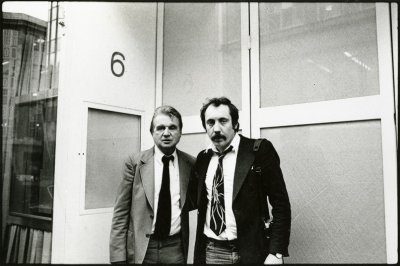 Francis Bacon avec John Minihan devant la Galerie Marlborough, Londres, 1977.Photo et © John Minihan MB Art Collection